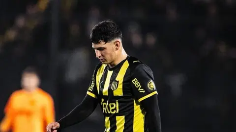 Leonel Xayme meydanda ağlarkən və ya komanda yoldaşları ilə insident zamanı