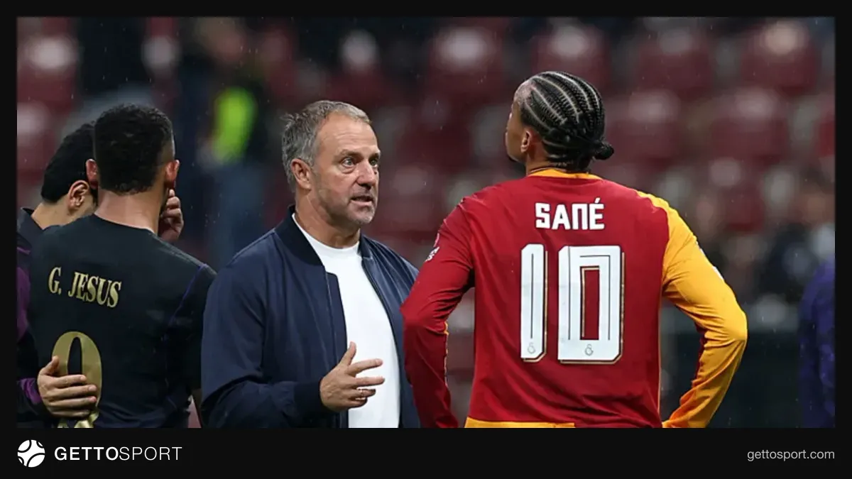 Leroy Sané maçta tribünlerden ıslıklanırken Victor Osimhen tribünlere alkış işareti yapıyor