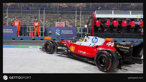 Lewis Hamilton mikrofon qarşısında Bakıda sükanla bağlı açıqlama verir