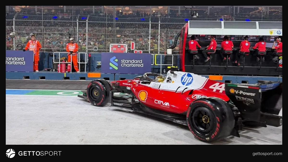 Lewis Hamilton mikrofon qarşısında Bakıda sükanla bağlı açıqlama verir