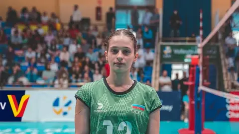 Azərbaycanın 20 yaşadək voleybol qızlar komandası Rustavida oyun zamanı