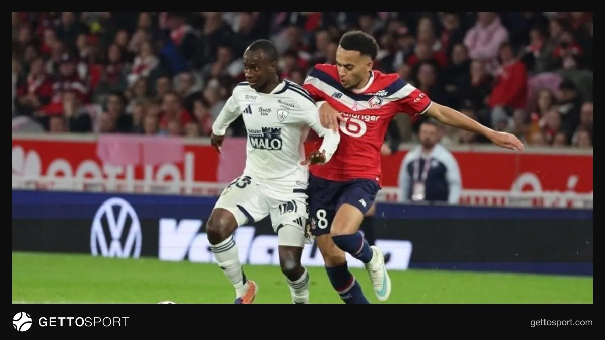 Lille oyuncuları Giroud penaltı golü sonrası sevinç