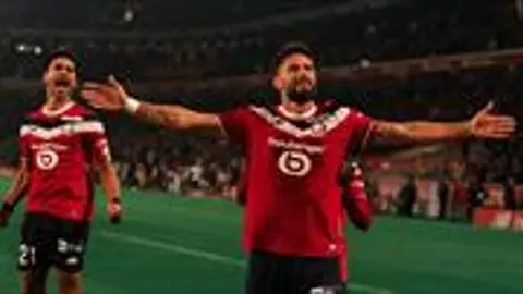 Olivier Giroud gol sevinciyle Lille formasıyla