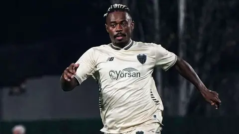 Lincoln Henrique gol sevinci ve kırmızı kart sonrası sahadan çıkışı