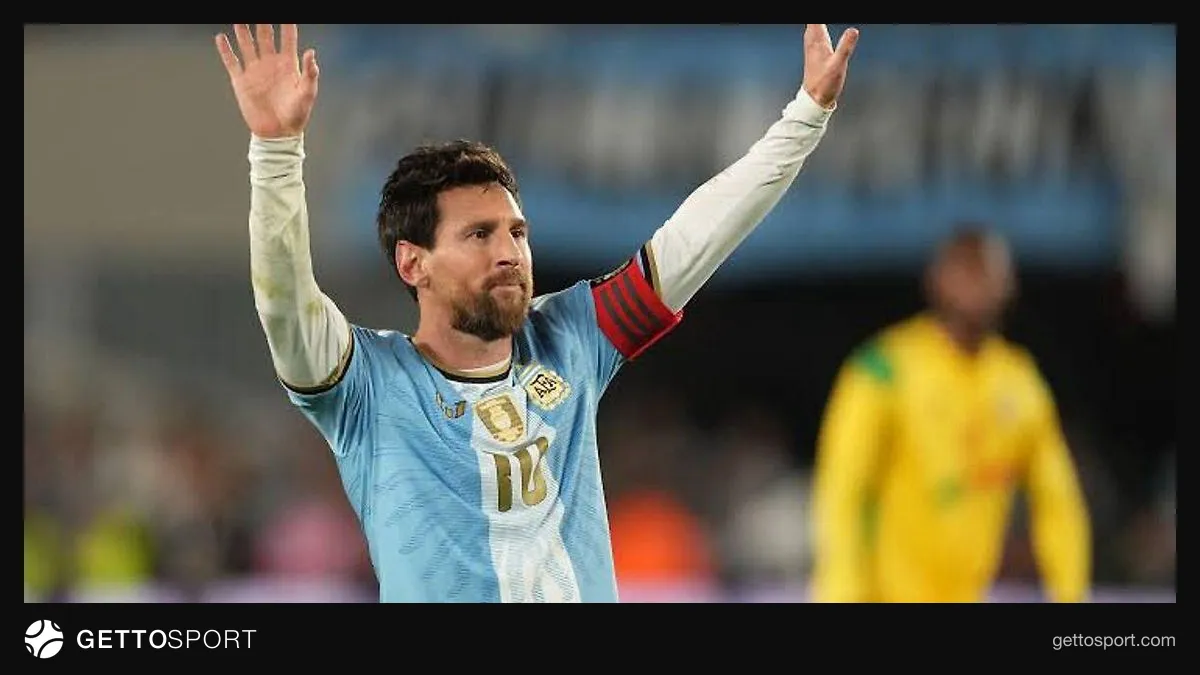 Lionel Messi Argentina millisində forma geyinir
