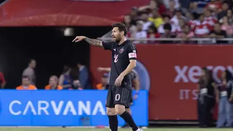 Lionel Messi və komanda yoldaşları qol sevincini qeyd edərkən