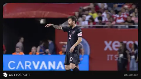 Lionel Messi və komanda yoldaşları qol sevincini qeyd edərkən