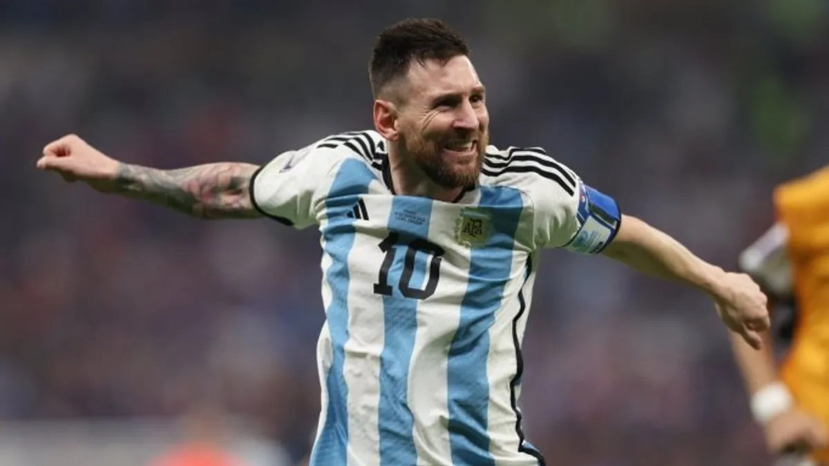 Lionel Messi sahneye çıkarak Asturias Prensesi Spor Ödülü alırken konuşuyor