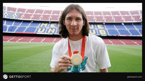 Barcelona-nın sosial şəbəkə paylaşımında Lionel Messi və təbrik mətninin görüntüsü