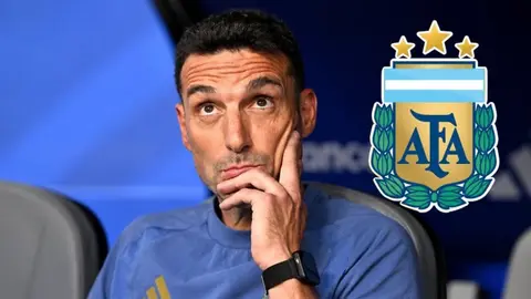 Lionel Scaloni matchdə sahada baş məşqçilik edərkən