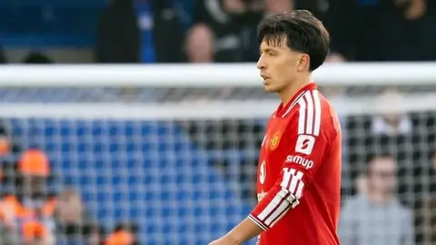 Lisandro Martinez Mançester Yunayted formasında meydanda