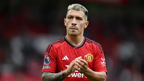 Lisandro Martínez Mançester Yunayted forması ilə meydanda