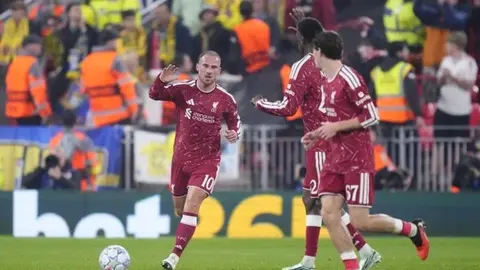 Anfield'da Liverpool-Villarreal maçından oyuncular ve sevinç anı