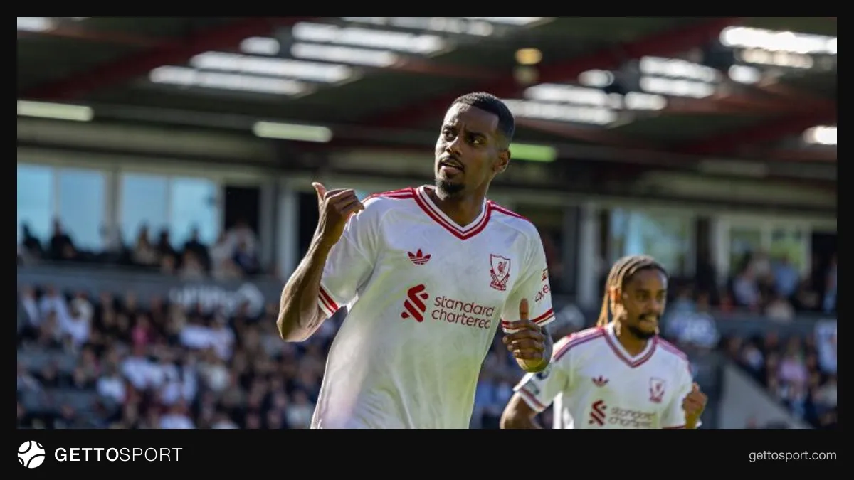 Liverpul futbolçuları meydanda məşq zamanı