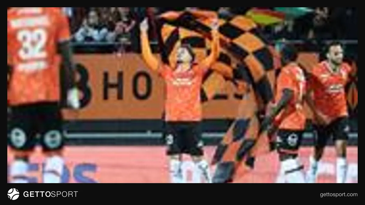 Lorient oyuncusu Bernardeau gol sevinci sırasında