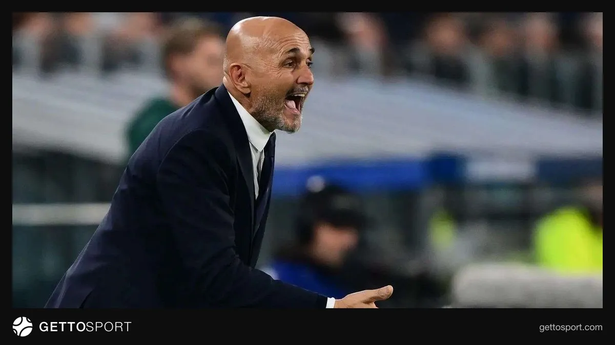 Luciano Spalletti basın toplantısında konuşurken