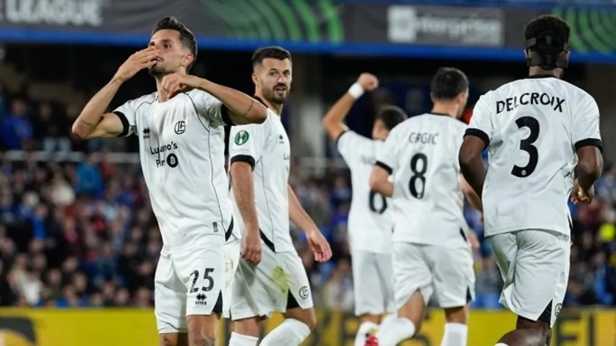 Coliseum Stadı'nda Lugano ve Getafe oyuncuları maçta