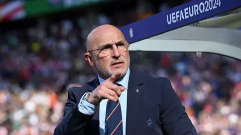 Luis de la Fuente Qızıl Top mərasimində mükafat alarkən