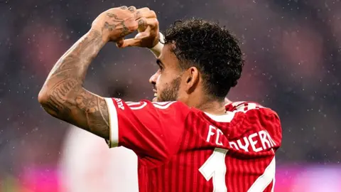Luis Diaz Bayern formanı geyinmiş zədələnmiş
