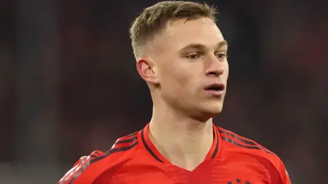 Luis Díaz qol vurarkən və ya sevinərkən çəkilmiş fotoda Bayern forması ilə