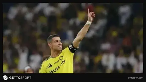 Luis Miqel Enrike danışarkən