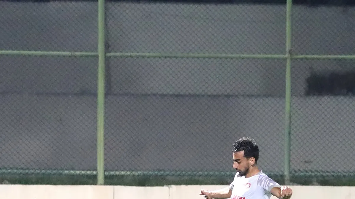 İmişli və Araz-Naxçıvan futbolçuları tribunada oturur