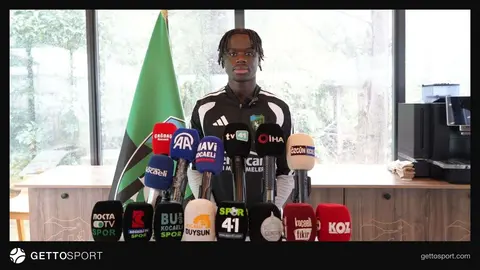 Kocaelispor formasıyla Mahamadou Susoho basın toplantısında konuşuyor