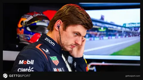 Maks Ferstappen Red Bull geyimində