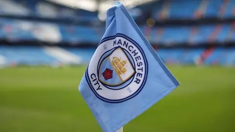 Mahkeme belgeleri ve Manchester City logosu