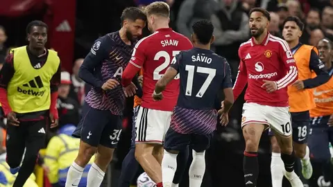 Old Trafford'da Manchester United ile Tottenham oyuncuları maç anında