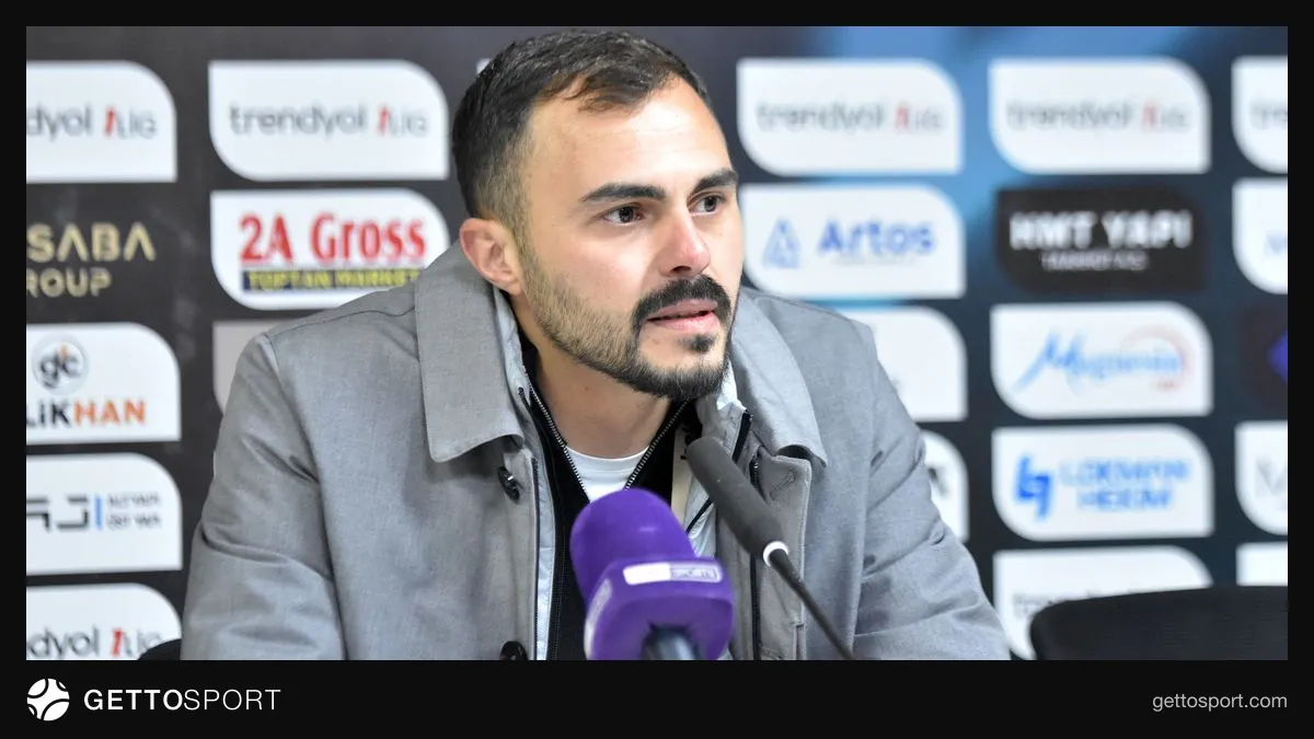 Manisa FK logosu ve şehir stadyumu önünde takım renkleri