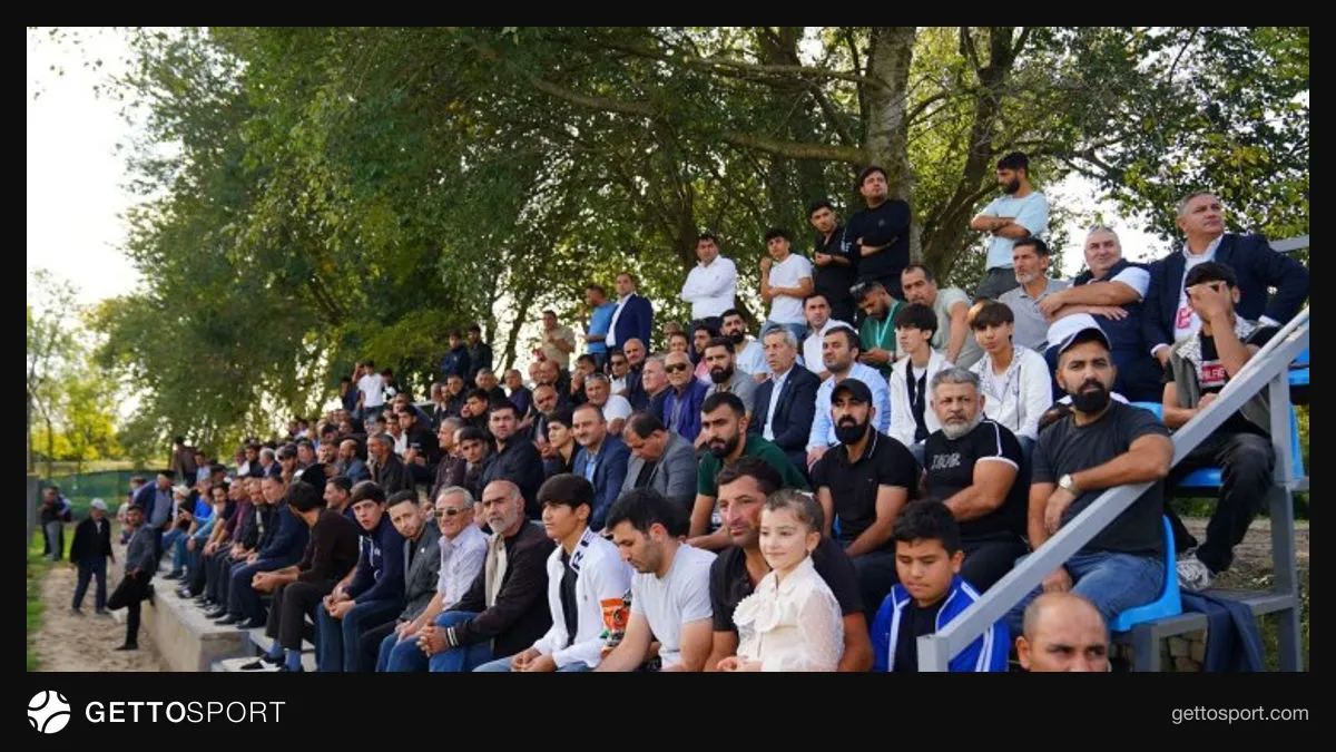 Maraffoon klubunun yeni stadionu və meydanda matç görüntüsü