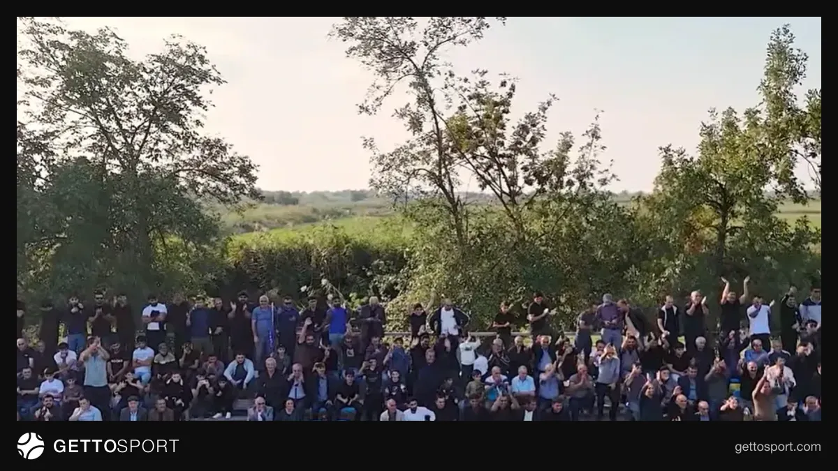 Bulaqlıdakı Marafon stadionu, bərpa edilmiş tribunalar və meydançanın görüntüsü