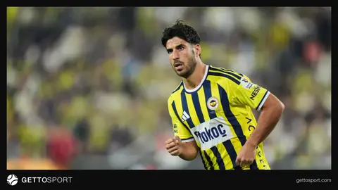 Marco Asensio Fenerbahçe formasıyla röportaj yaparken