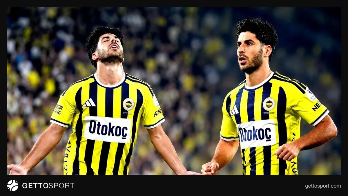 Fenerbahçeli Marco Asensio antrenmanda veya sahada top sürerken