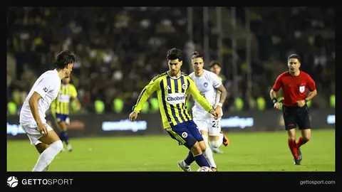 Marco Asensio antrenmanda top sürerken
