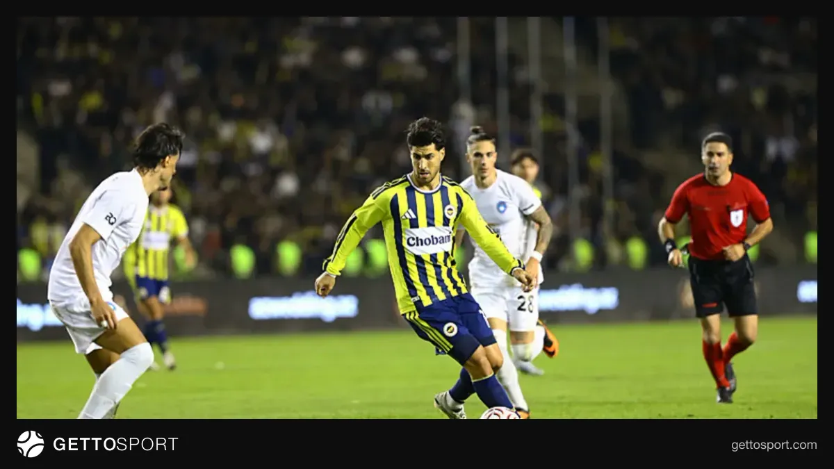 Marco Asensio antrenmanda top sürerken