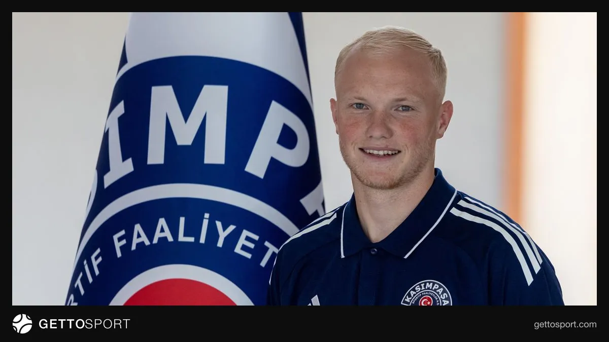 Marcus Rafferty Kasımpaşa formasıyla röportaj verirken