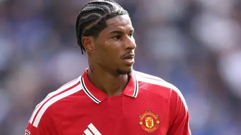Marcus Rashford maç sırasında Manchester United formasıyla