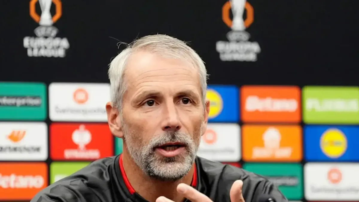 Marko Roze mətbuat konfransında Bornmut forması ilə