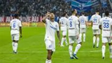 Marsilya oyuncuları gol sevincinde, maçı 4-3 kazandılar