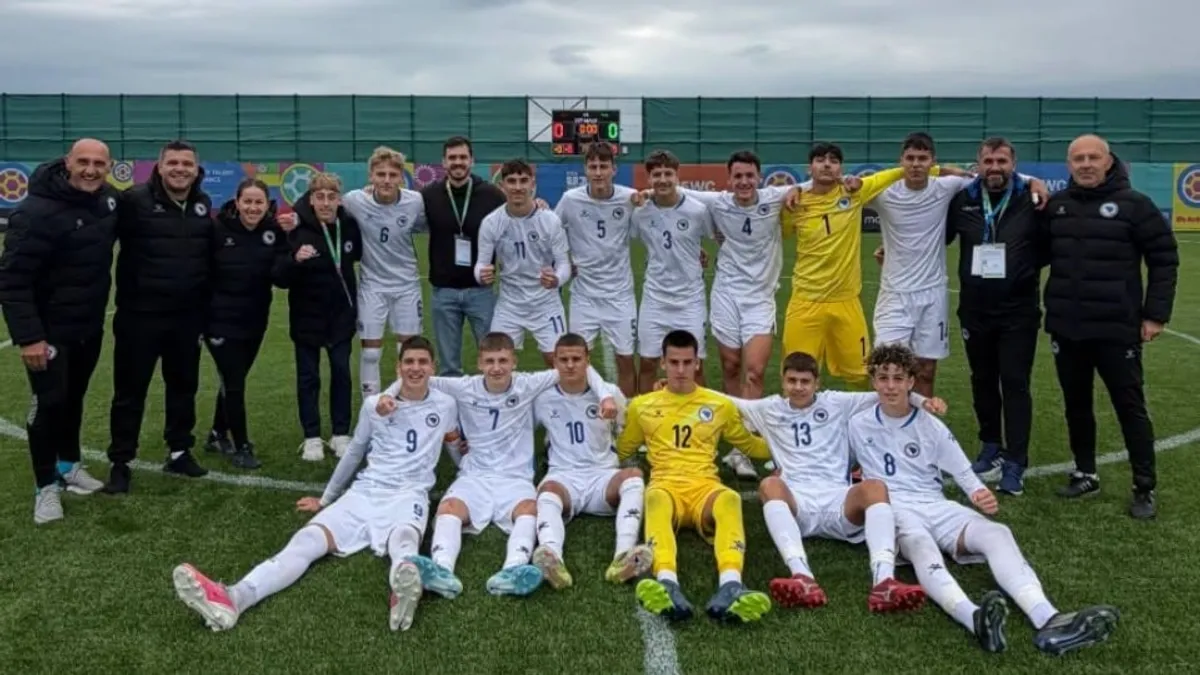 Martin Zlomisliç tribunada U-15 oyununu izləyir