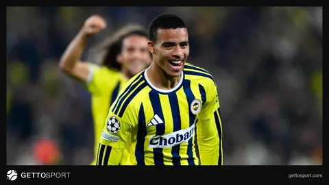 Mason Greenwood gol sevinci sırasında Fenerbahçe formasıyla