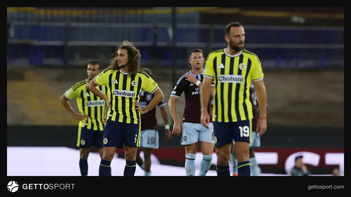 Fenerbahçe forması giymiş Mason Greenwood ve Matte Guendouzi maç sonrası düşünceli