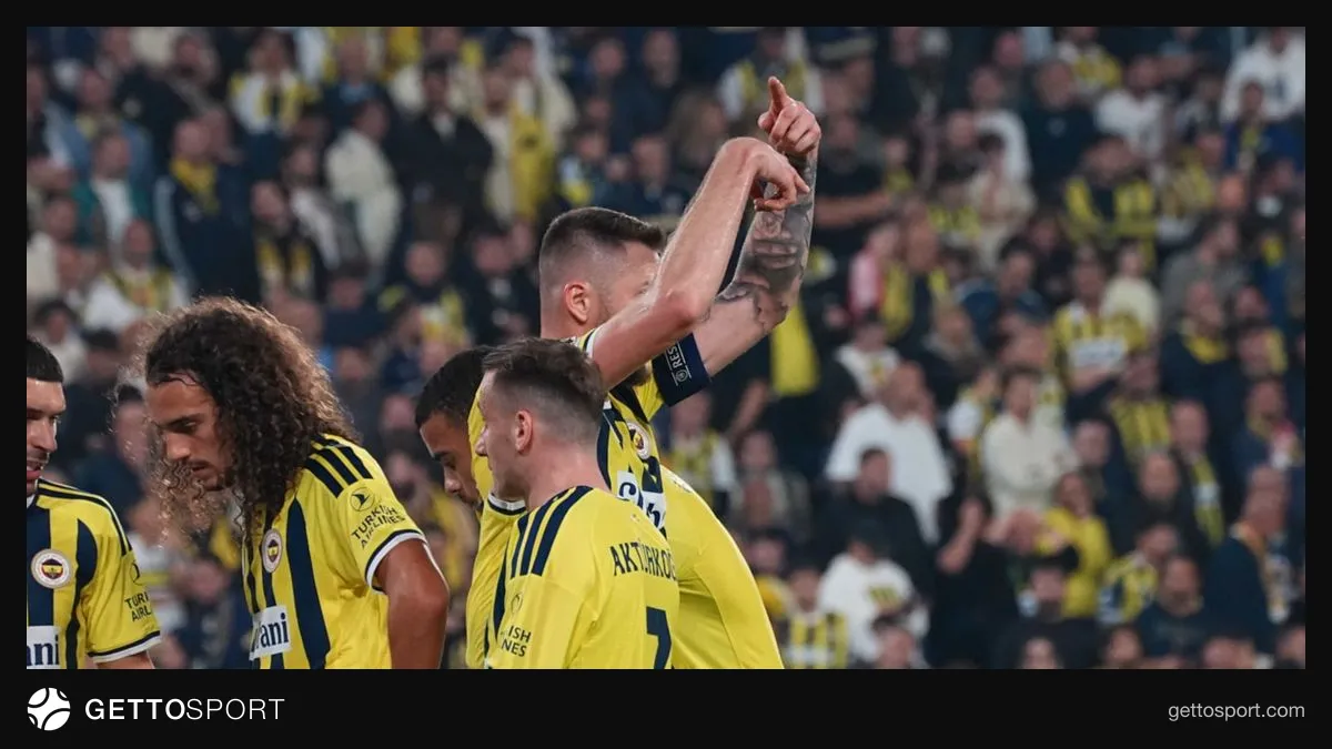 Matteo Guendouzi maç esnasında Fenerbahçe formasıyla