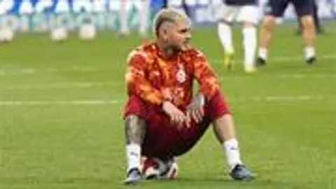 Mauro Icardi basın açıklaması yaparken yakın çekim fotoğrafı