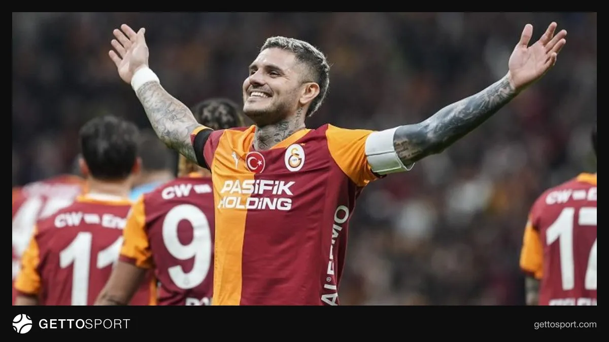 Mauro İkardi qol sevincində, sarı-qırmızı formada