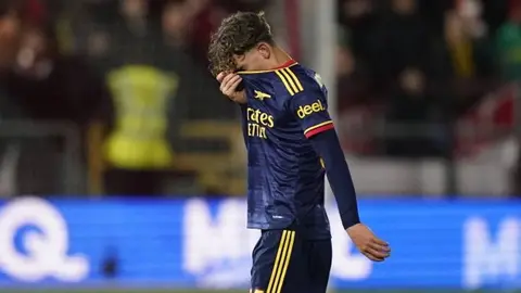 Arsenal formasıyla Max Dowman kırmızı kart anı