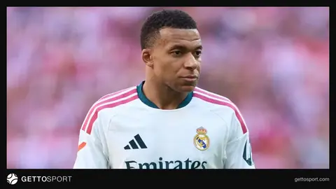 Kilian Mbappe kamera qarşısında klub formasında