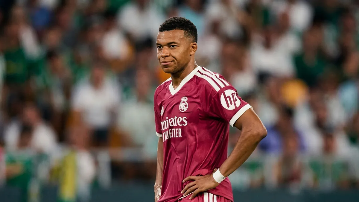 Kilian Mbappe və reklam lövhələri ilə bağlı xəbər görüntüsü